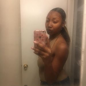 Meet your Posher, Monique